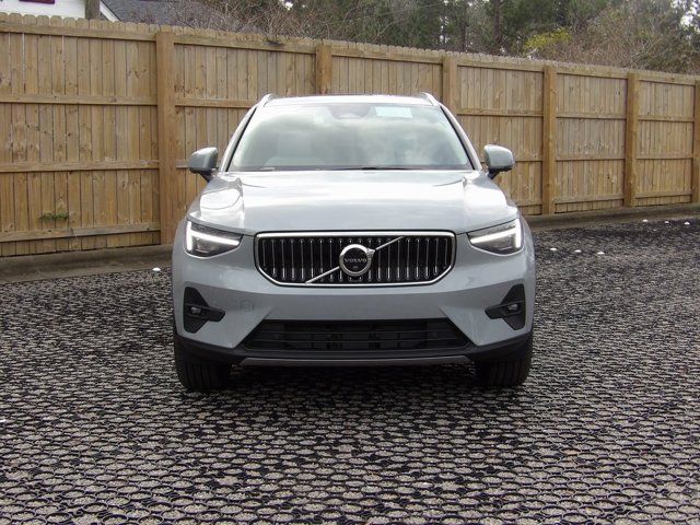 2025 Volvo XC40 Plus Bright Theme