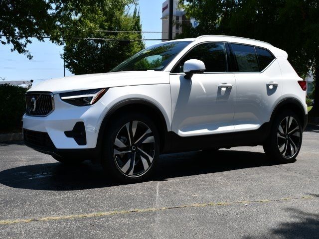 2025 Volvo XC40 Plus Bright Theme