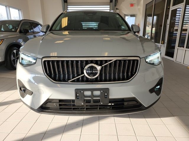 2025 Volvo XC40 Plus Bright Theme