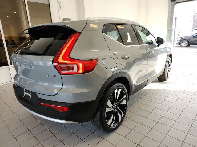 2025 Volvo XC40 Plus Bright Theme