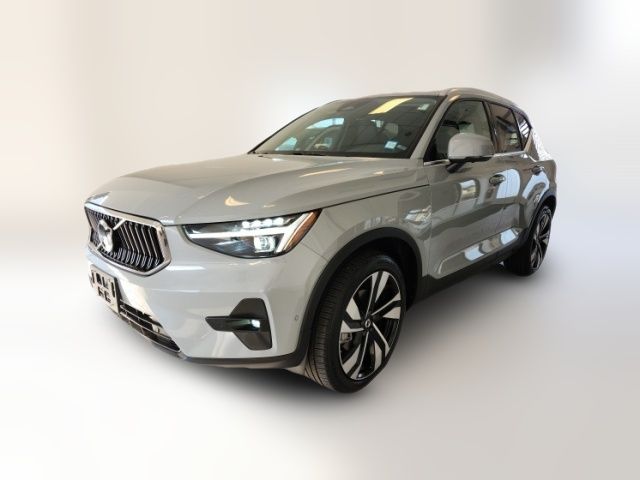 2025 Volvo XC40 Plus Bright Theme
