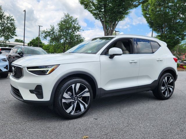 2025 Volvo XC40 Plus Bright Theme