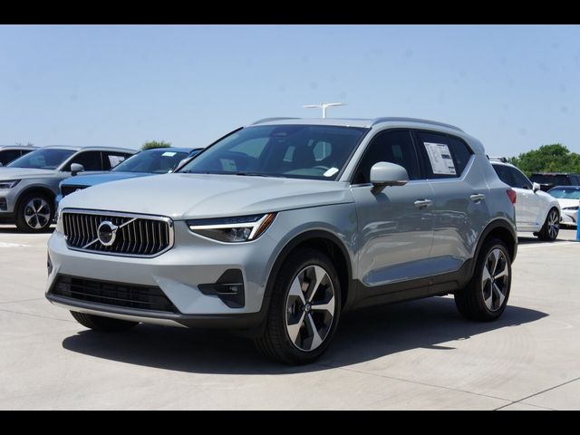 2025 Volvo XC40 Plus Bright Theme