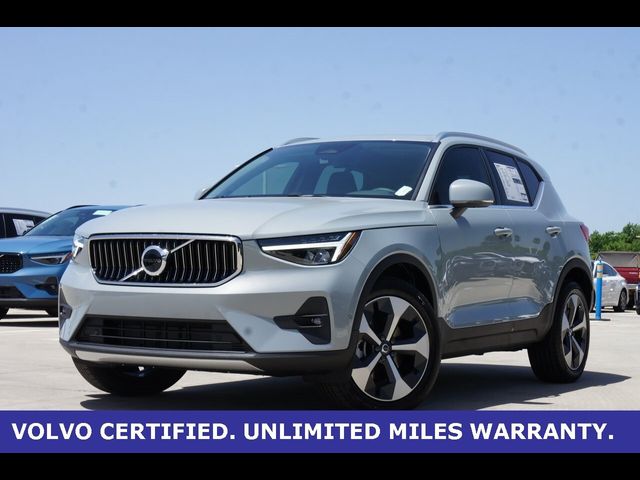 2025 Volvo XC40 Plus Bright Theme