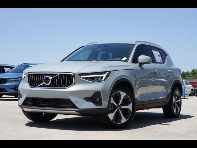 2025 Volvo XC40 Plus Bright Theme