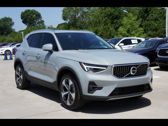 2025 Volvo XC40 Plus Bright Theme