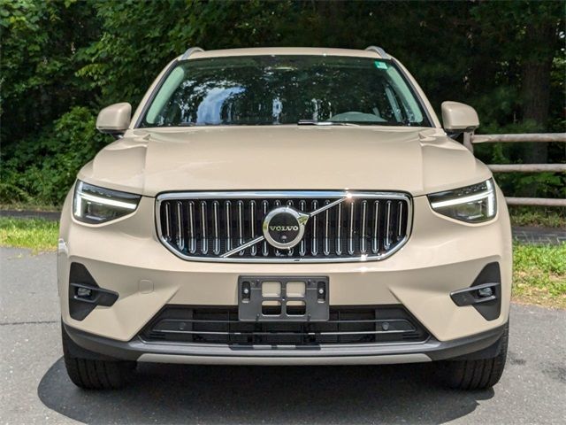 2025 Volvo XC40 Plus Bright Theme