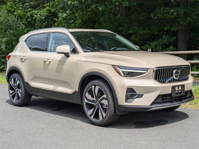 2025 Volvo XC40 Plus Bright Theme