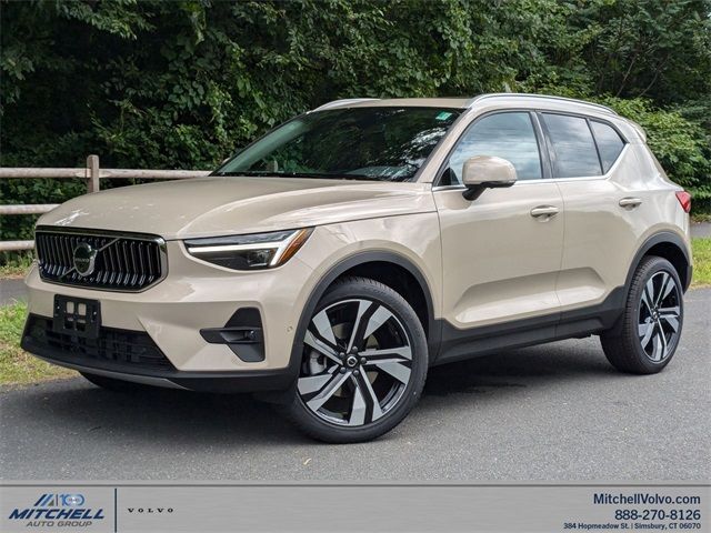 2025 Volvo XC40 Plus Bright Theme