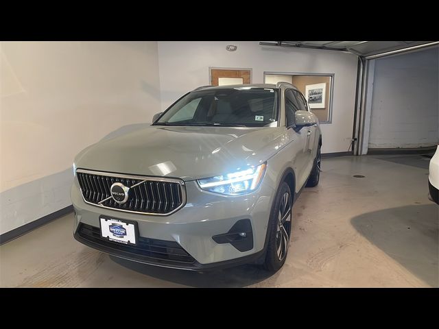 2025 Volvo XC40 Plus Bright Theme