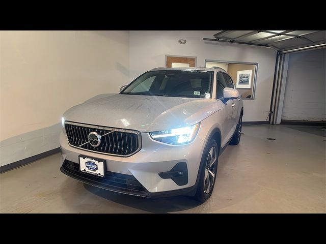 2025 Volvo XC40 Plus Bright Theme