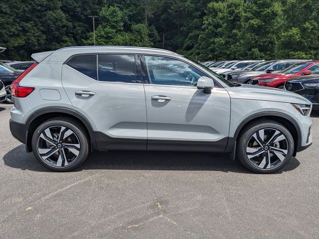 2025 Volvo XC40 Plus Bright Theme