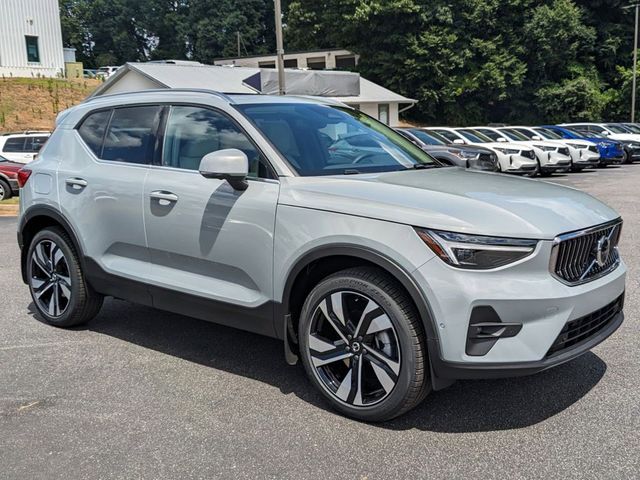 2025 Volvo XC40 Plus Bright Theme