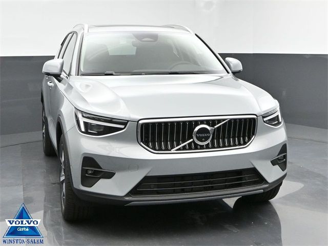 2025 Volvo XC40 Plus Bright Theme