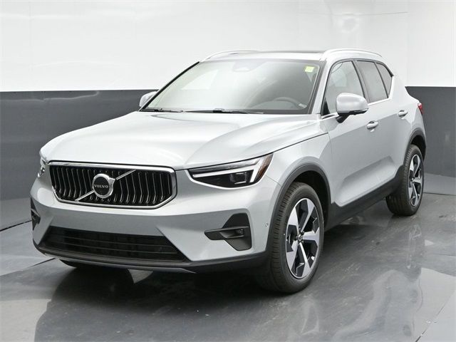 2025 Volvo XC40 Plus Bright Theme