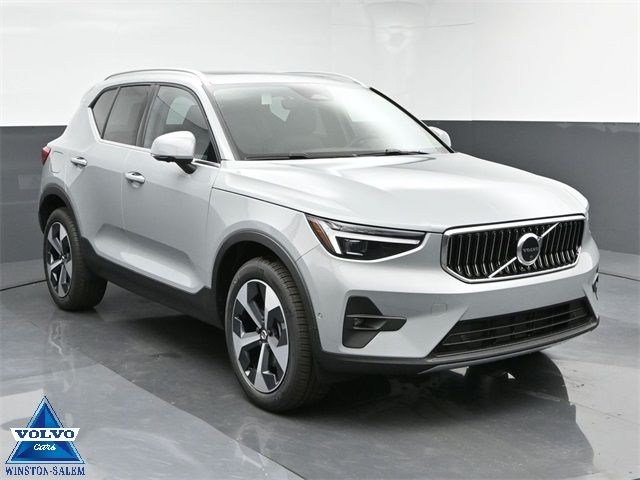 2025 Volvo XC40 Plus Bright Theme