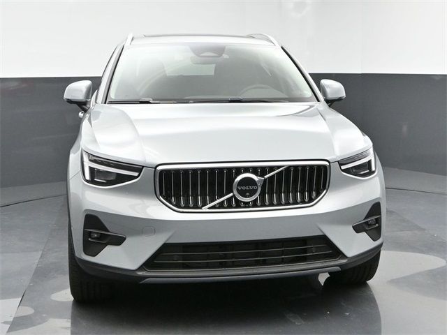 2025 Volvo XC40 Plus Bright Theme