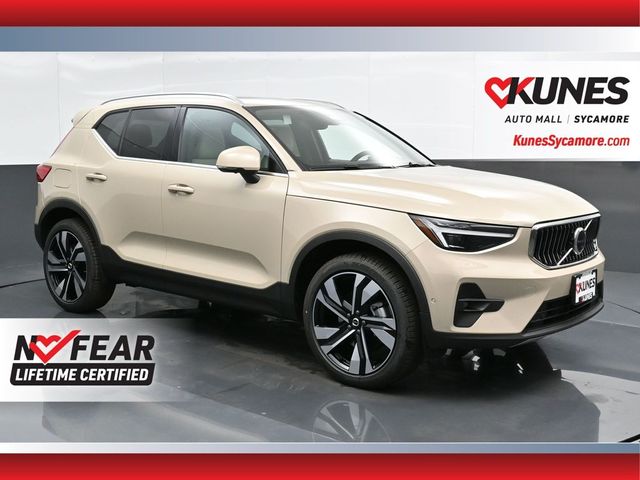 2025 Volvo XC40 Plus Bright Theme