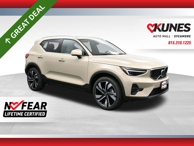 2025 Volvo XC40 Plus Bright Theme