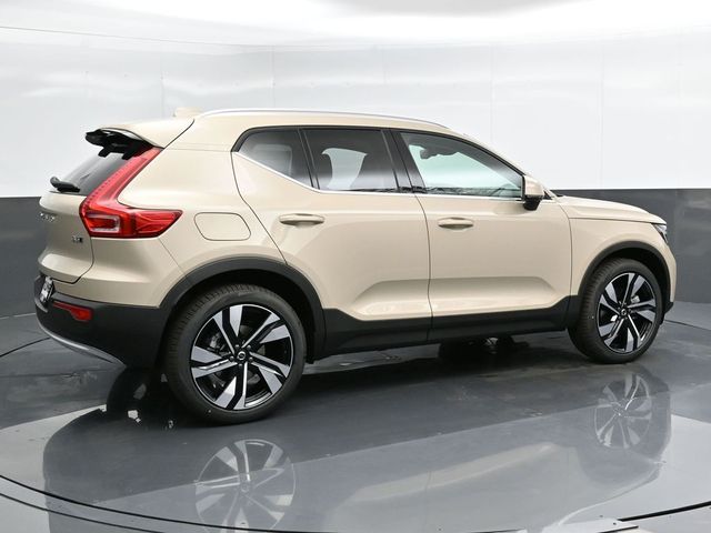 2025 Volvo XC40 Plus Bright Theme