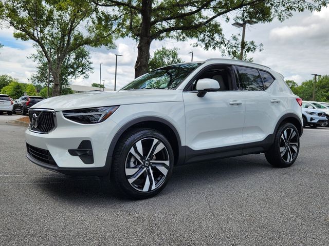 2025 Volvo XC40 Plus Bright Theme