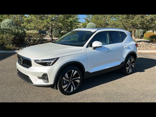 2025 Volvo XC40 Plus Bright Theme