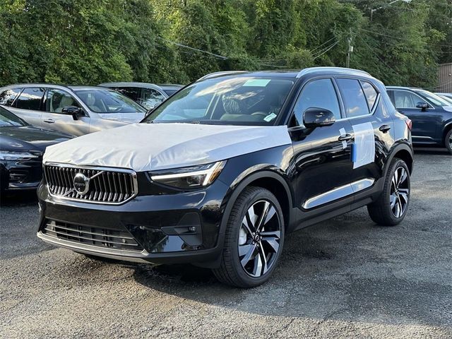 2025 Volvo XC40 Plus Bright Theme