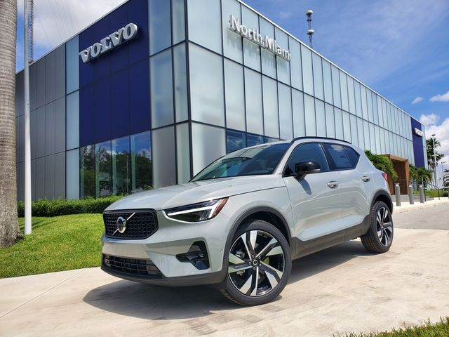 2025 Volvo XC40 Plus Bright Theme