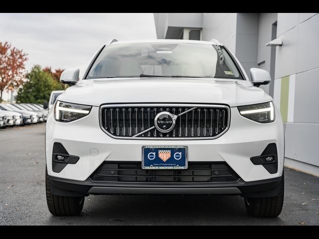 2025 Volvo XC40 Plus Bright Theme