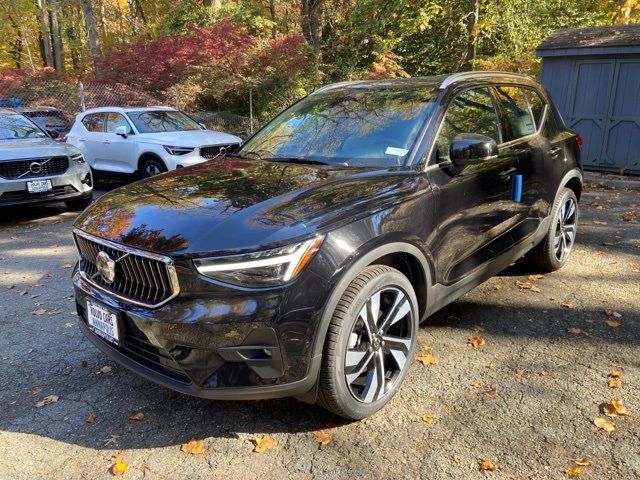 2025 Volvo XC40 Plus Bright Theme