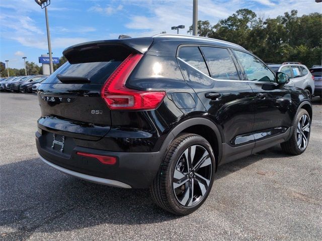 2025 Volvo XC40 Plus Bright Theme