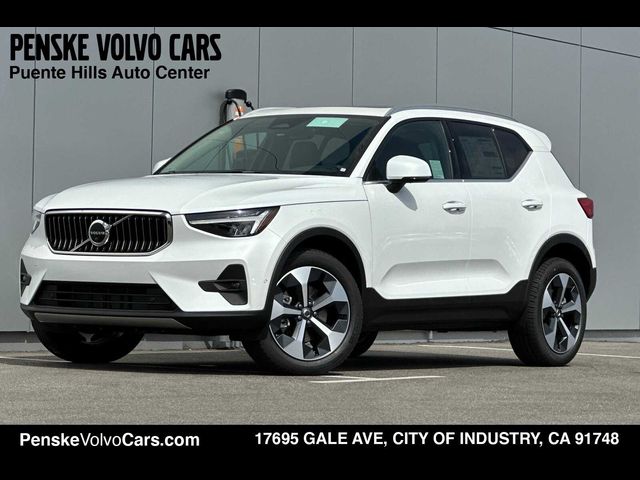 2025 Volvo XC40 Plus Bright Theme