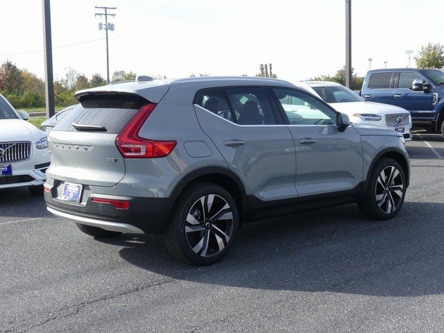 2025 Volvo XC40 Plus Bright Theme