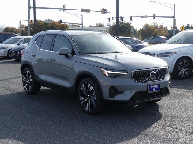 2025 Volvo XC40 Plus Bright Theme