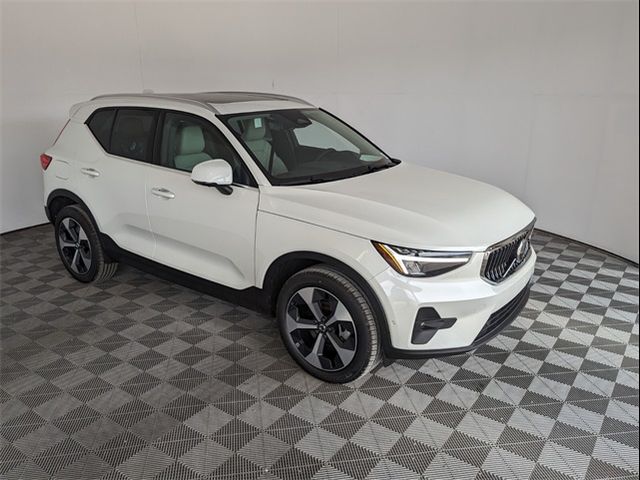 2025 Volvo XC40 Plus Bright Theme