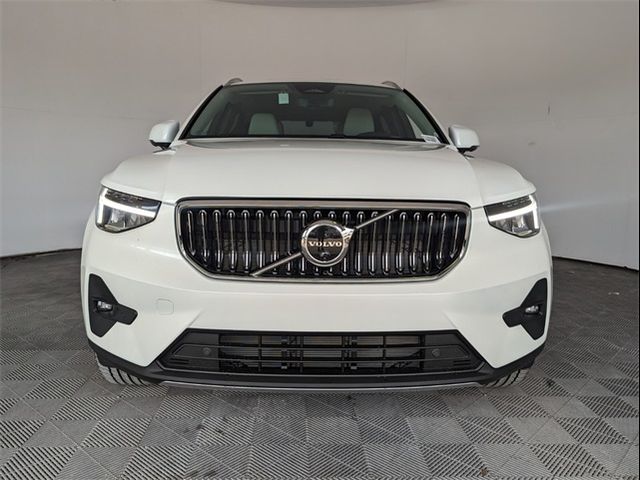 2025 Volvo XC40 Plus Bright Theme