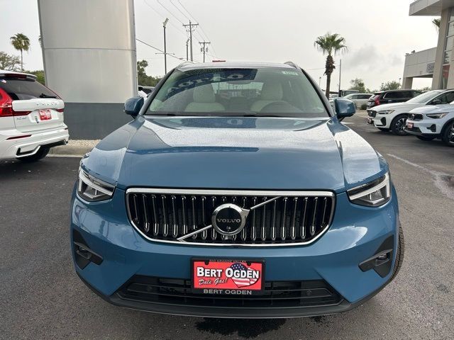 2025 Volvo XC40 Plus Bright Theme