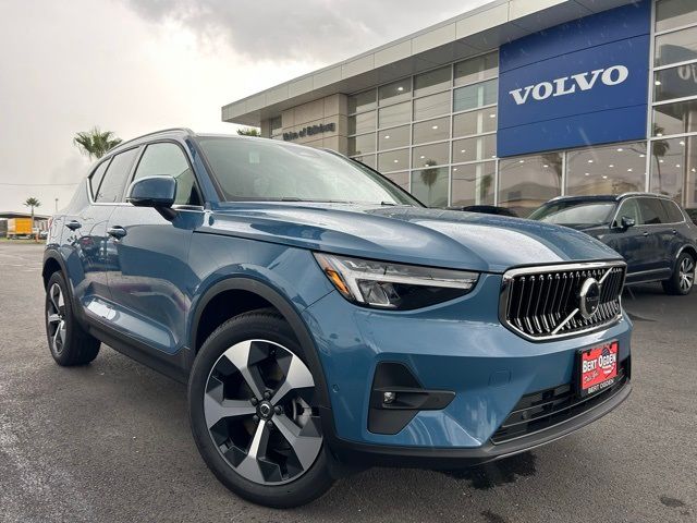 2025 Volvo XC40 Plus Bright Theme