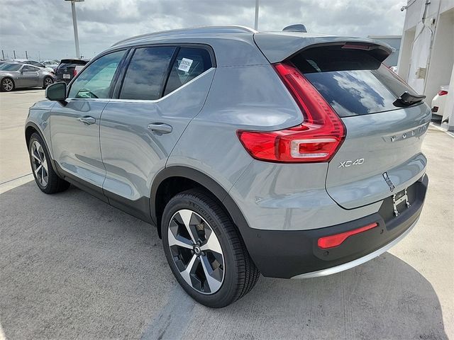 2025 Volvo XC40 Plus Bright Theme