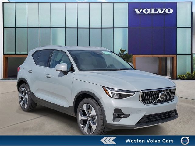 2025 Volvo XC40 Plus Bright Theme