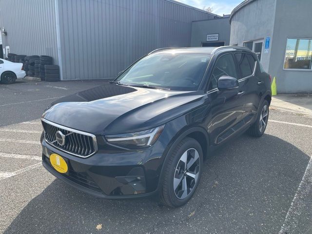 2025 Volvo XC40 Plus Bright Theme