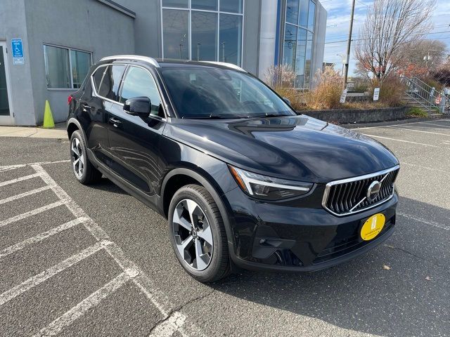 2025 Volvo XC40 Plus Bright Theme