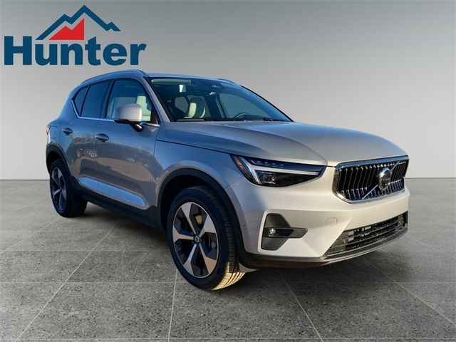 2025 Volvo XC40 Plus Bright Theme