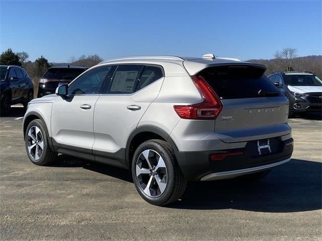 2025 Volvo XC40 Plus Bright Theme