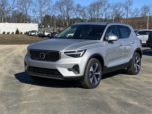 2025 Volvo XC40 Plus Bright Theme