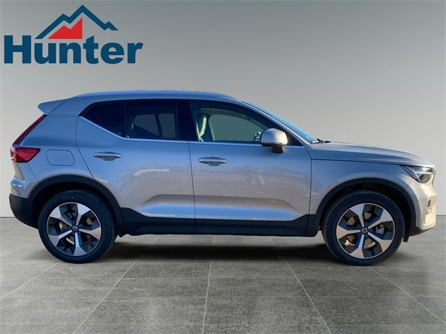 2025 Volvo XC40 Plus Bright Theme