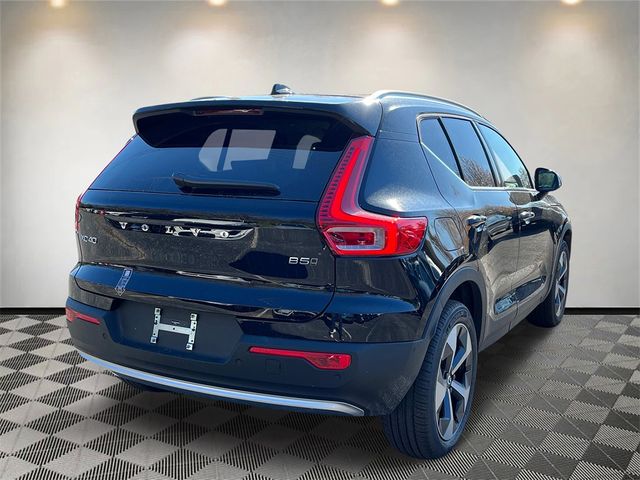 2025 Volvo XC40 Plus Bright Theme