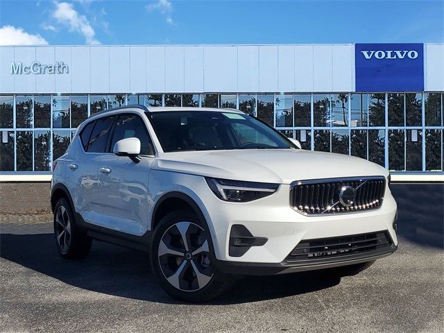 2025 Volvo XC40 Plus Bright Theme