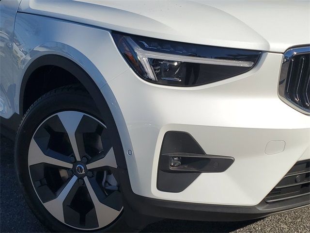 2025 Volvo XC40 Plus Bright Theme