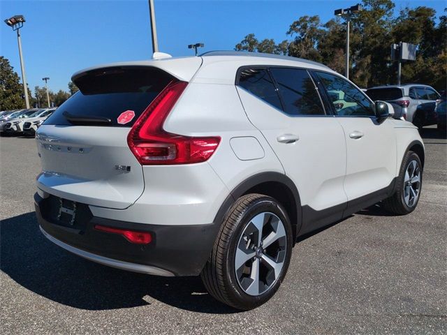 2025 Volvo XC40 Plus Bright Theme